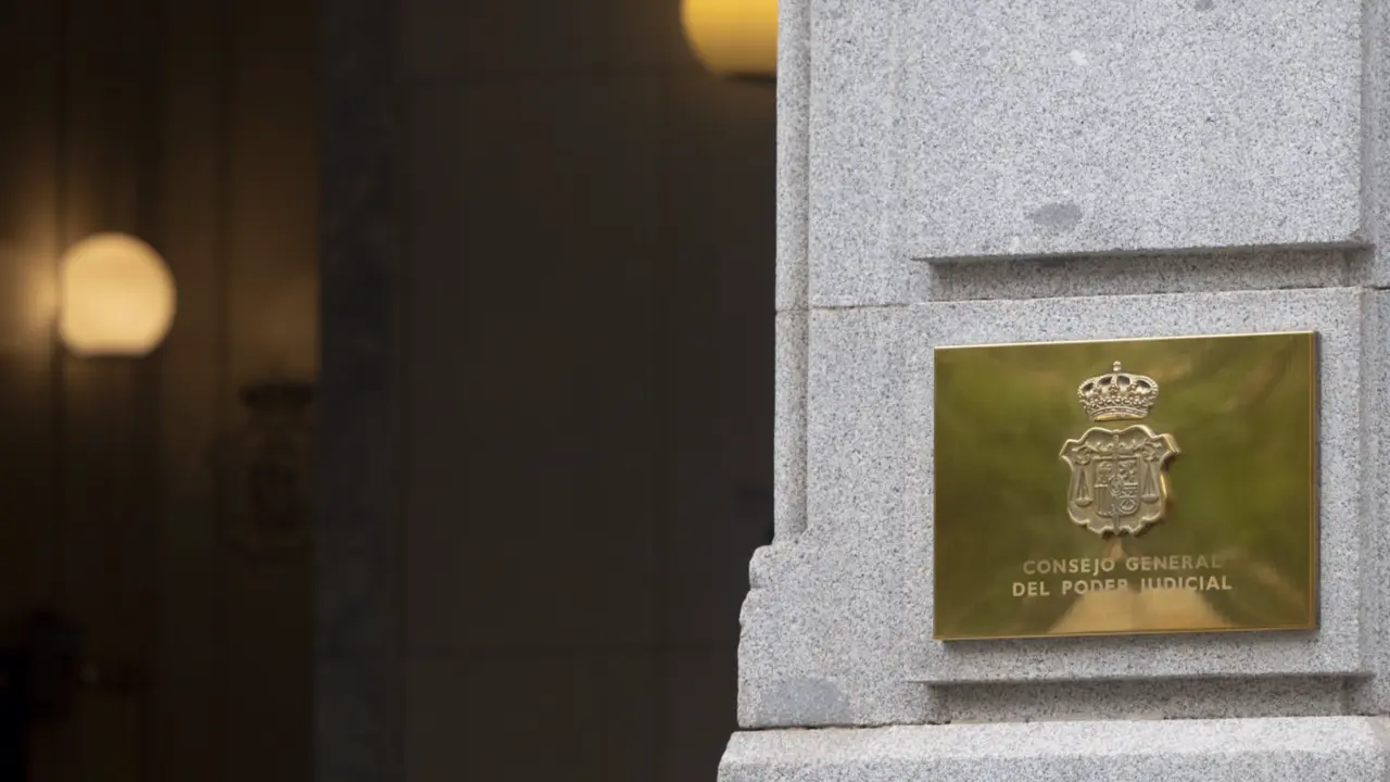  Archivo - Placa en una columna del Consejo General del Poder Judicial (CGPJ) - Alberto Ortega - Europa Press - Archivo 
