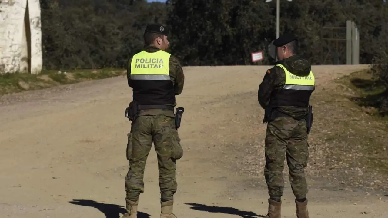  Militares en Cerro Muriano 