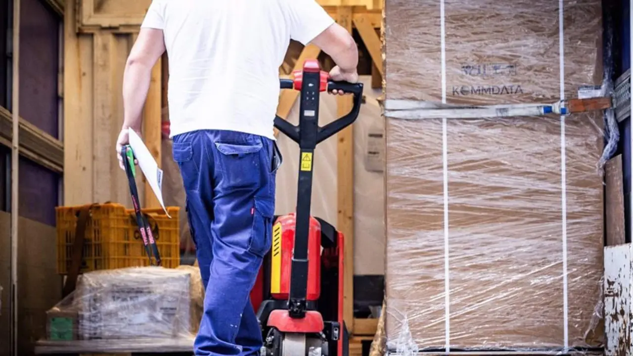  Trabajador, persona trabajando - MINISTERIO DE TRABAJO Y ECONOM&Iacute;A SOCIAL 