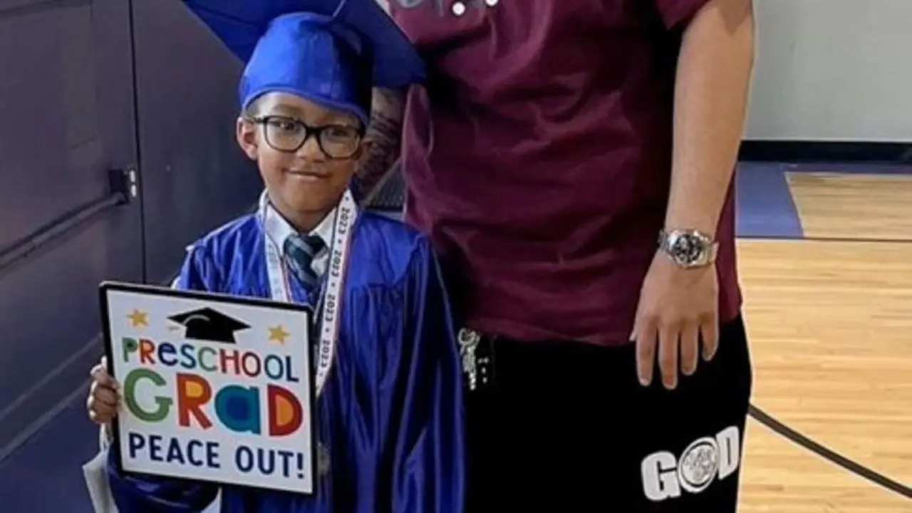  Jaxon en su graduaci&oacute;n 