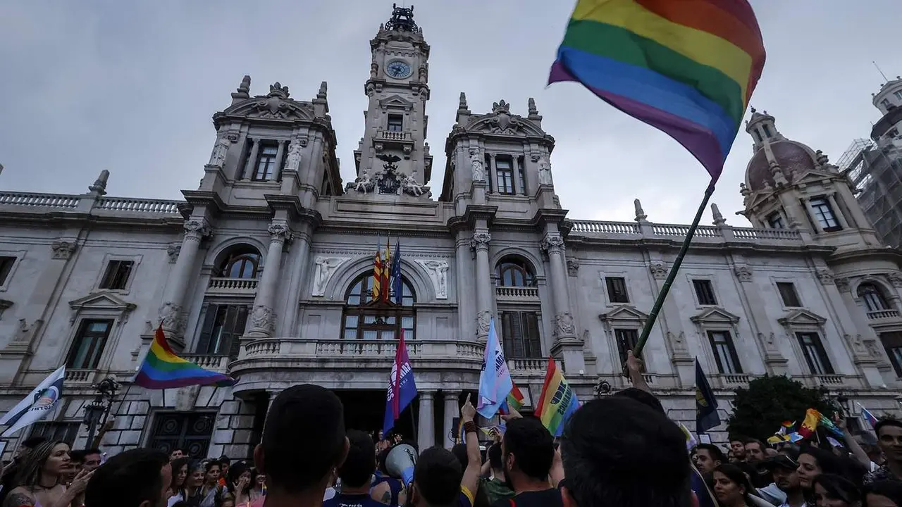  Cientos de personas durante la manifestación del Orgullo 2024 en València - Rober Solsona - Europa Press 