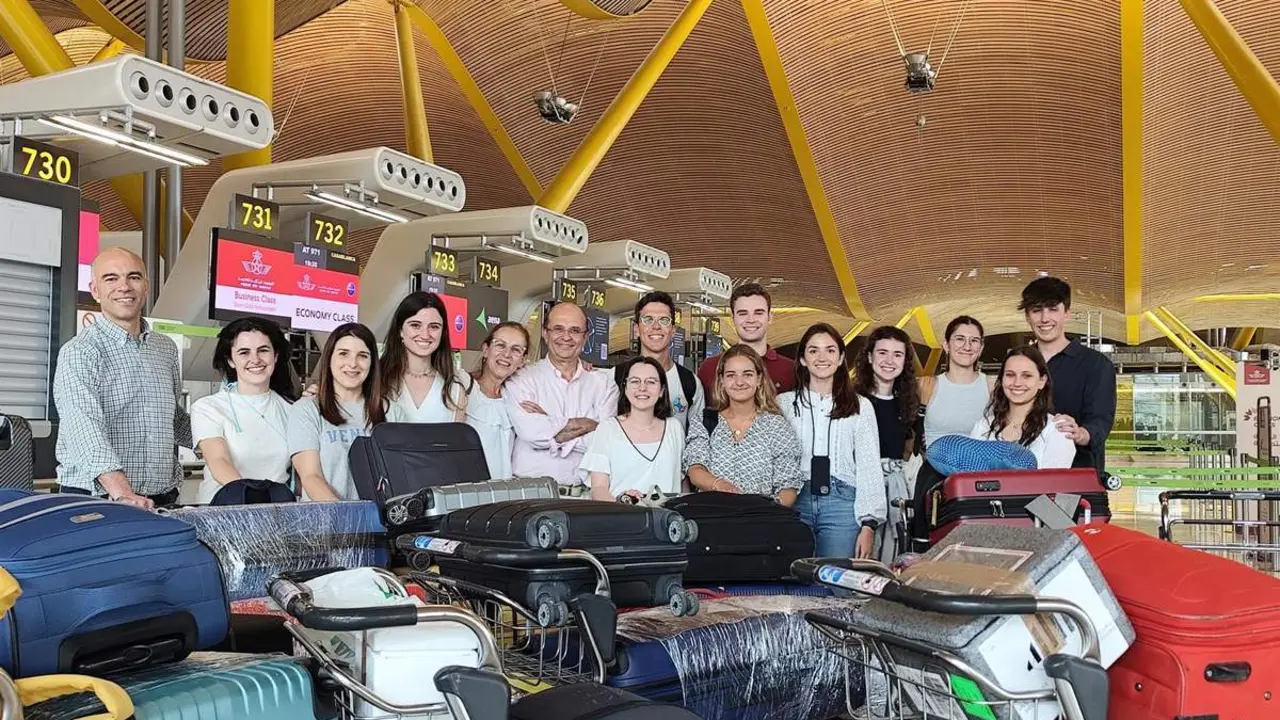  El equipo sanitario del proyecto Elikia de la Universidad de Navarra, en el aeropuerto, antes de viajar al Congo. - UNIVERSIDAD DE NAVARRA | EP 