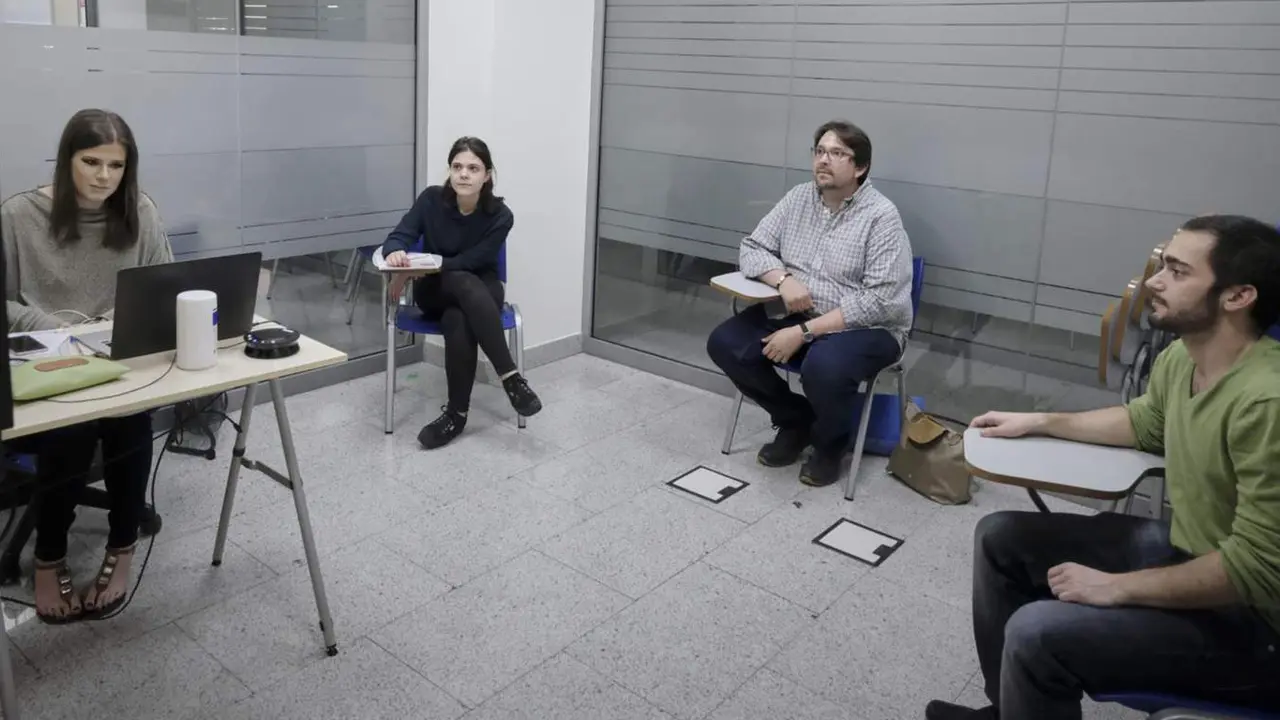  Archivo - Tres alumnos reciben una clase de Ingl&eacute;s - Jes&uacute;s Hell&iacute;n - Europa Press - Archivo 