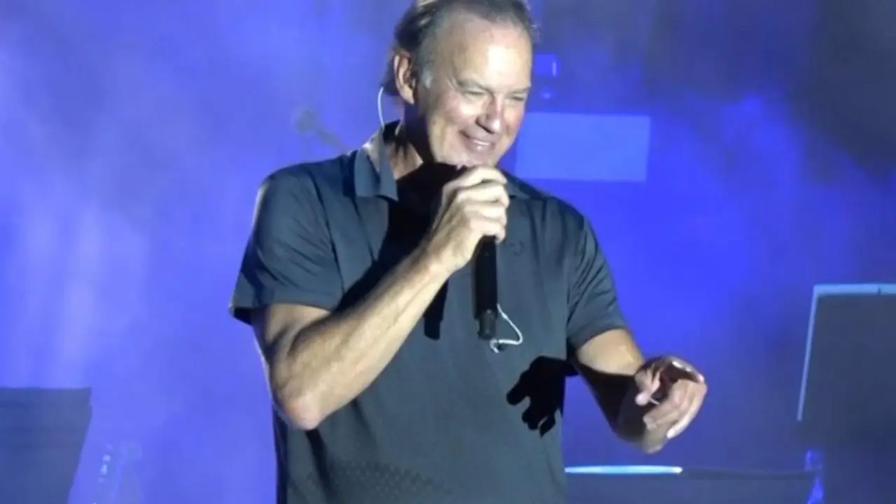  Archivo - Bert&iacute;n Osborne durante una actuaci&oacute;n - EUROPA PRESS - Archivo 