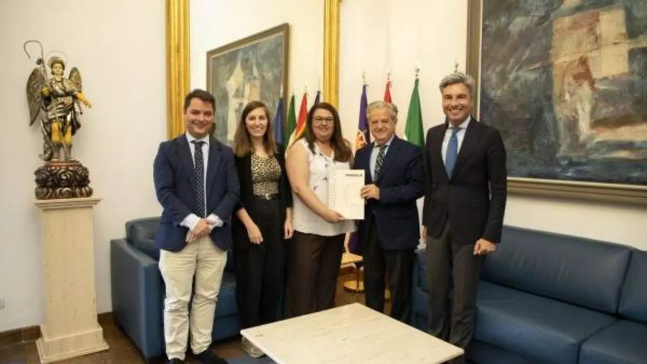  Firma de convenio Los Bl&aacute;zquez 