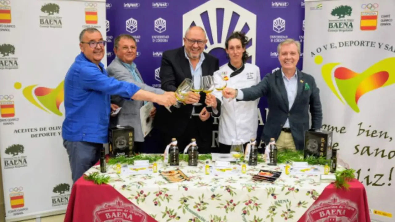  De izquierda a derecha: Antonio Arenas, Rafael Moreno, Manuel Torralbo, Elena Mart&iacute;n y Jos&eacute; Manuel Bajo. 