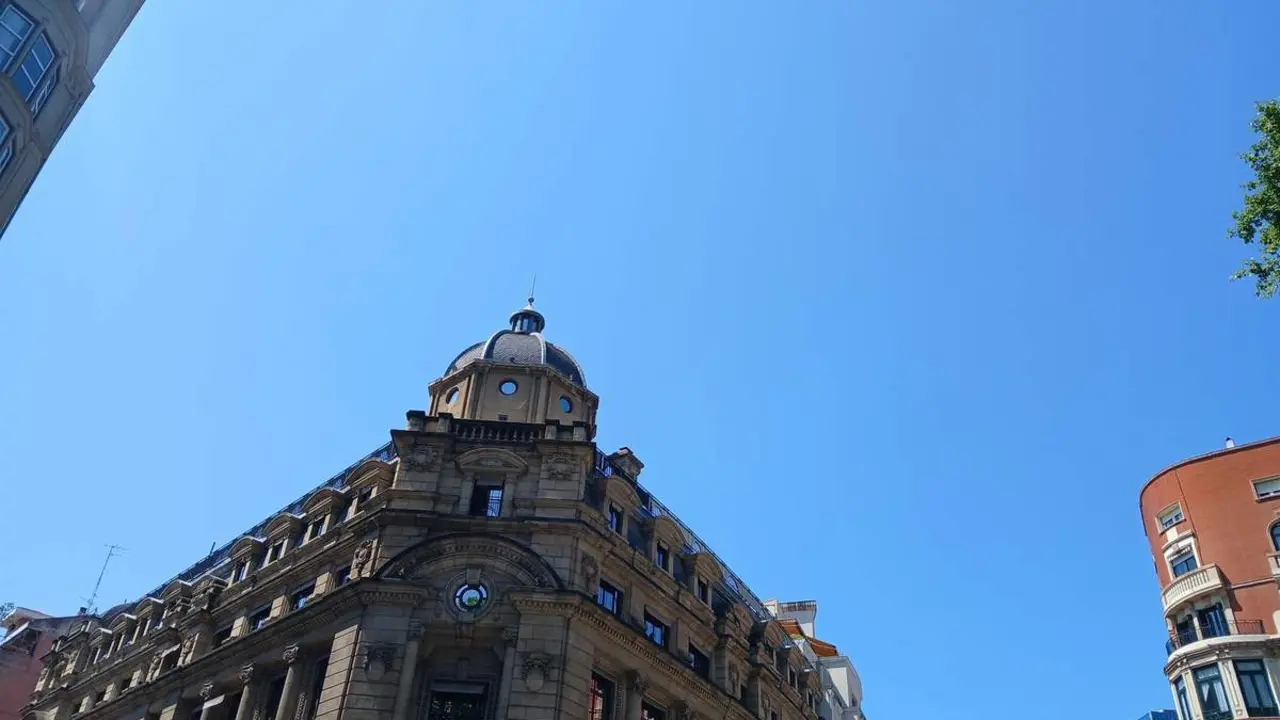  Ambiente soleado en Bilbao. - EUROPA PRESS 