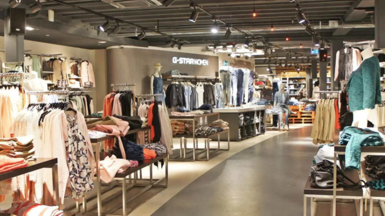  Tienda de ropa local 