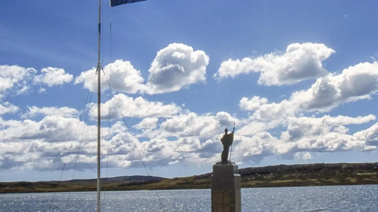  Archivo - Bandera brit&aacute;nica en Port Stanley, en las islas Malvinas o islas Falkland - ARNOLD DRAPKIN / ZUMA PRESS / CONTACTOPHOTO 