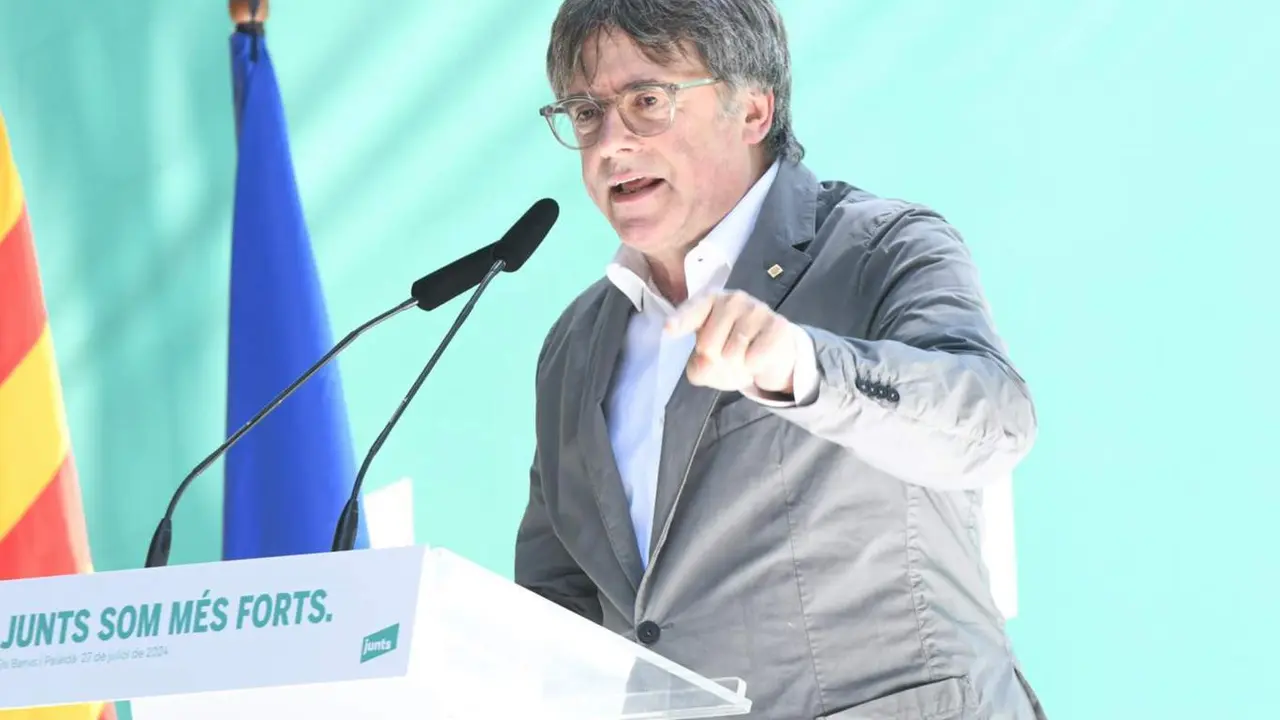  El expresidente de la Generalitat de Catalunya, Carles Puigdemont, interviene durante el acto de celebraci&oacute;n del cuarto aniversario de la fundaci&oacute;n de Junts, en el Th&eacute;&acirc;tre de Verdure, a 27 de julio de 2024, en Am&eacute;lie-les-Bains-Palalda (Francia) - Gl&ograve;ria S&aacute;nchez - Europa Press 