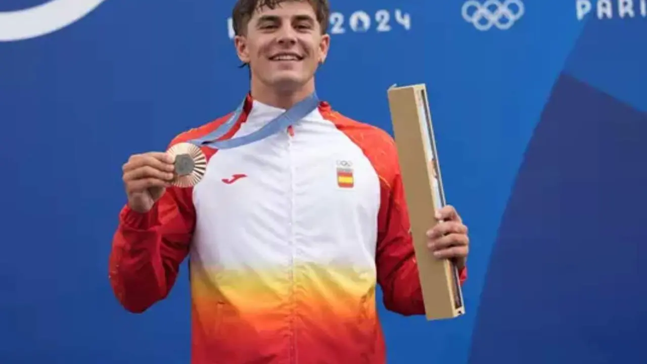  El piraguista espa&ntilde;ol Pau Echaniz, bronce en los Juegos de Paris 2024.<br>- COE 