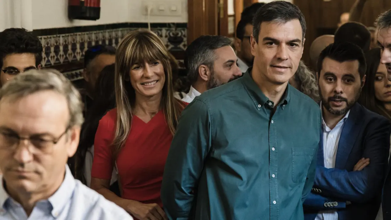  El presidente del Gobierno en funciones, Pedro S&aacute;nchez, junto a su mujer, Bego&ntilde;a G&oacute;mez | Europa Press 