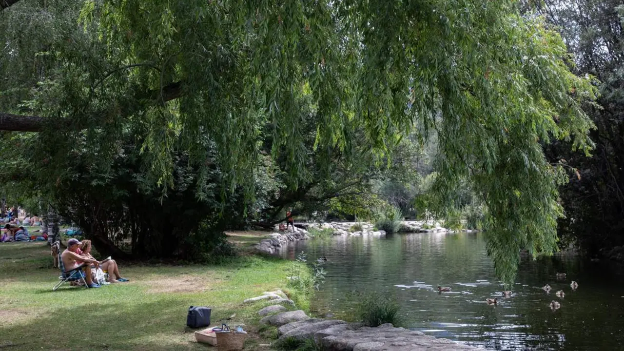  Varias personas en las Presillas | Europa Press 