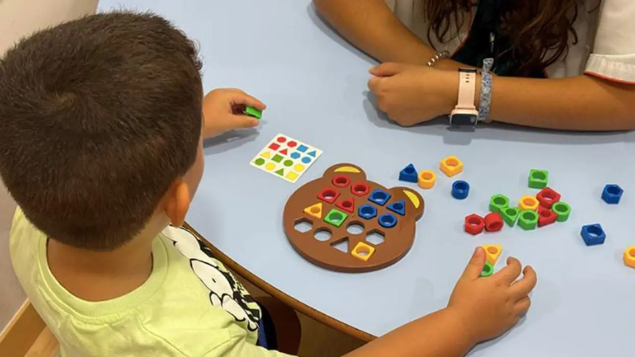  Dos menores en un Centro de Atenci&oacute;n Infantil Temprana (CAIT) | Junta de Andaluc&iacute;a 