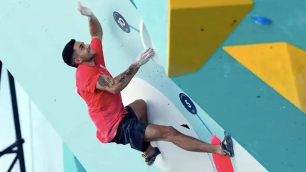  El escalador espa&ntilde;ol Alberto Gin&eacute;s, en Paris 2024 | EP 