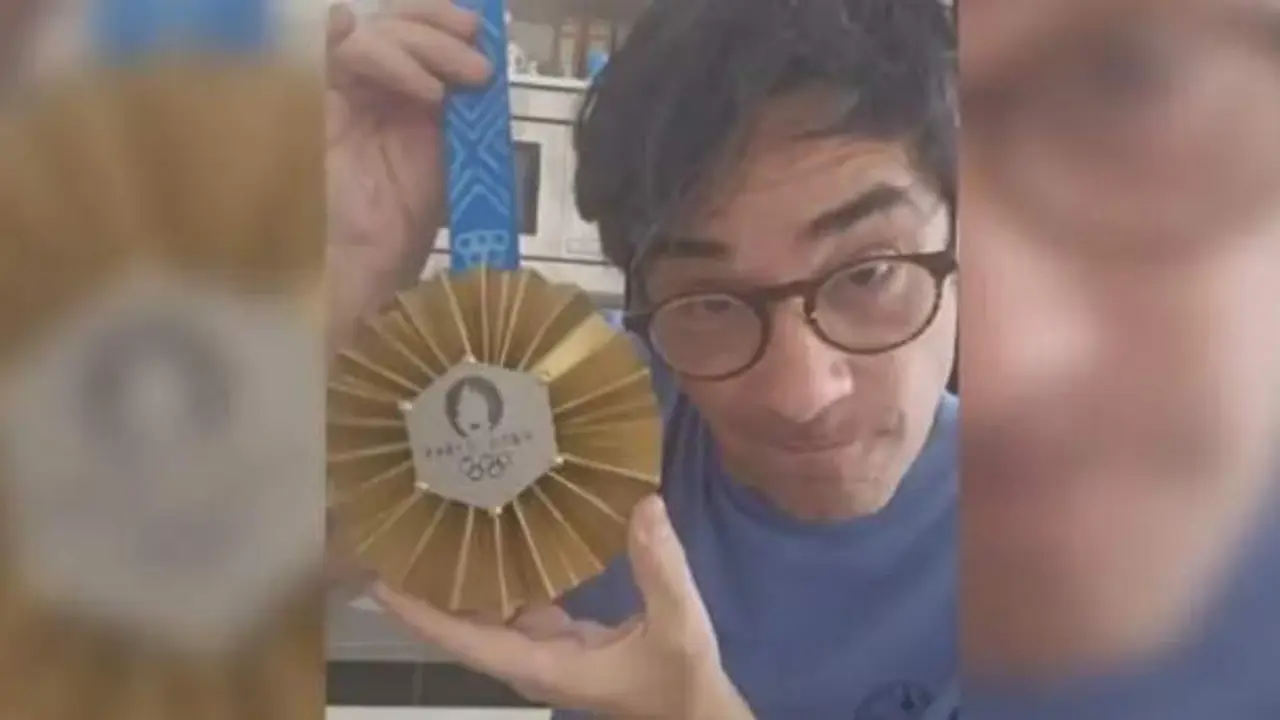  Jordi Cruz ense&ntilde;a a hacer una medalla casera de los Juegos Ol&iacute;mpicos | 20 minutos 