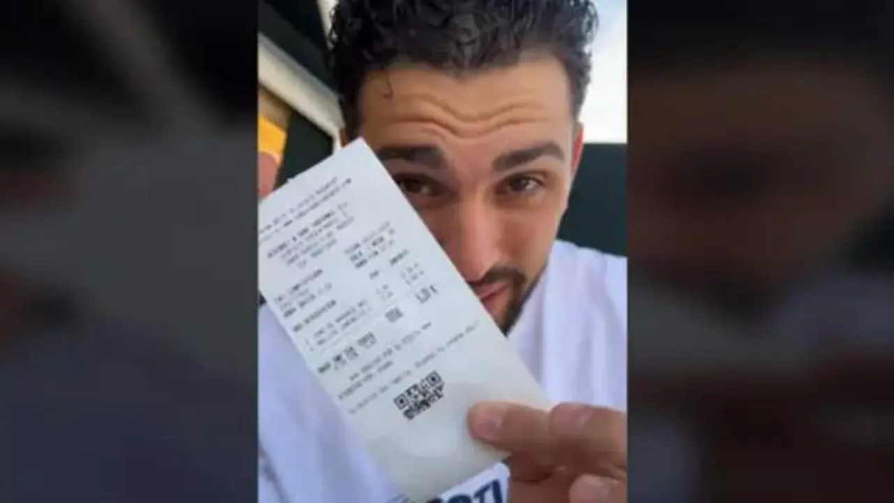  El desayuno le decepcion&oacute; mucho.mario_baeza / TIKTOK<br>| 20 minutos 