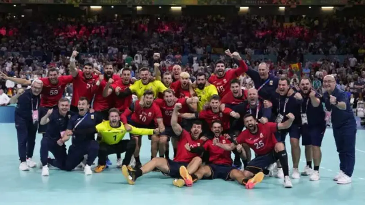  Los Hispanos celebrando la medalla de bronce ganada frente a Eslovenia 