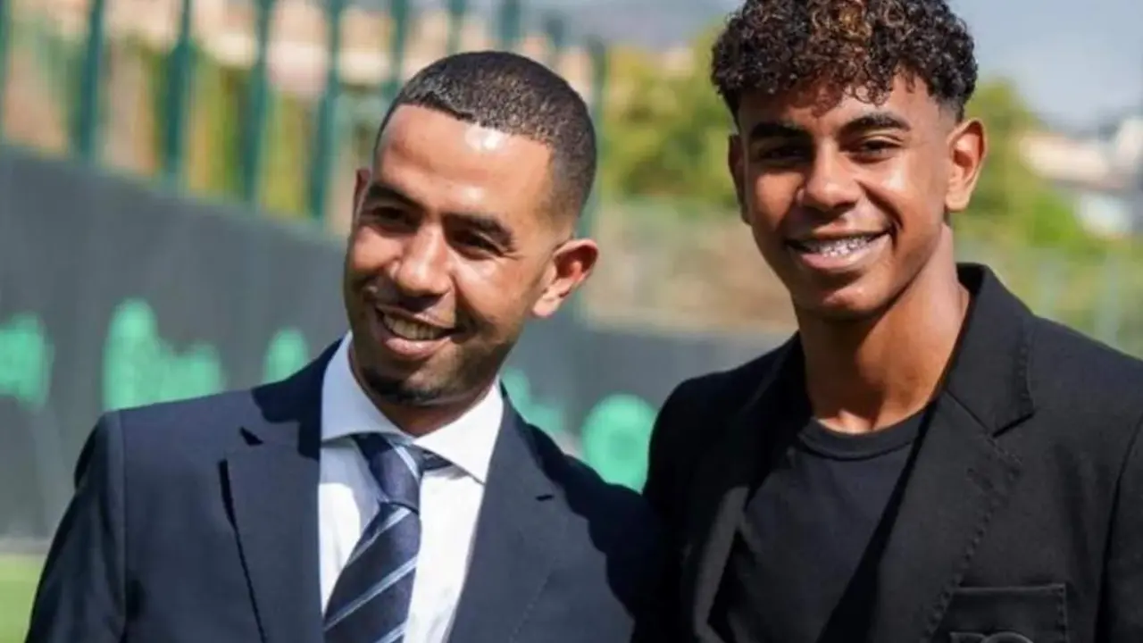  Lamine Yamal junto a su padre Mounir 