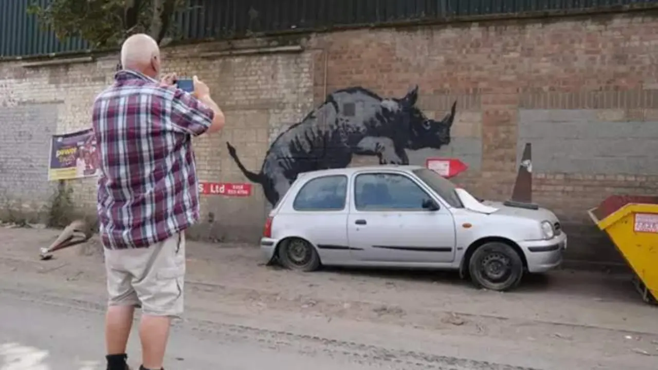  El graffiti de rinoceronte de Bansky en Londres 