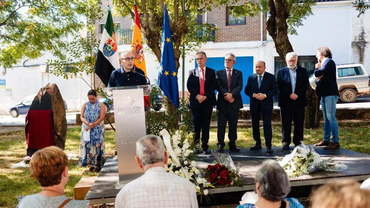 Acto de reconocimiento y memoria en San Vicente de Alc&aacute;ntara (Badajoz) a Jos&eacute; Mar&iacute;a Piris Carballo , el primer ni&ntilde;o asesinado por ETA | EP 