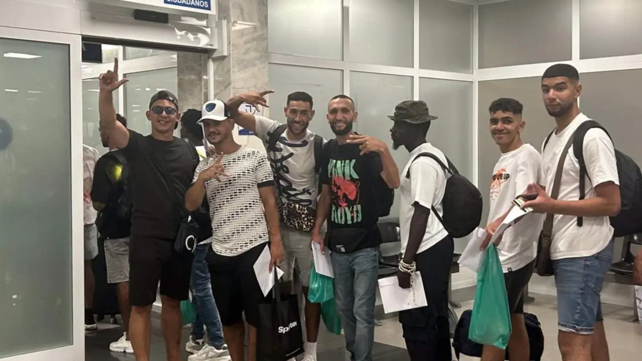  Residentes del Centro de Inmigrantes de Ceuta parten hacia la pen&iacute;nsula | Europa Press 