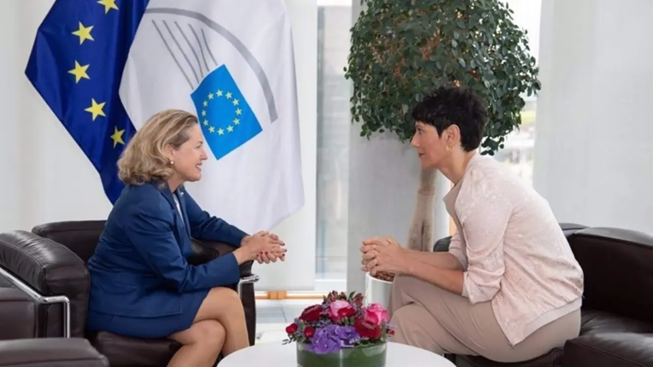  Elma Saiz con Nadia Calvi&ntilde;o. - MINISTERIO DE INCLUSI&Oacute;N 