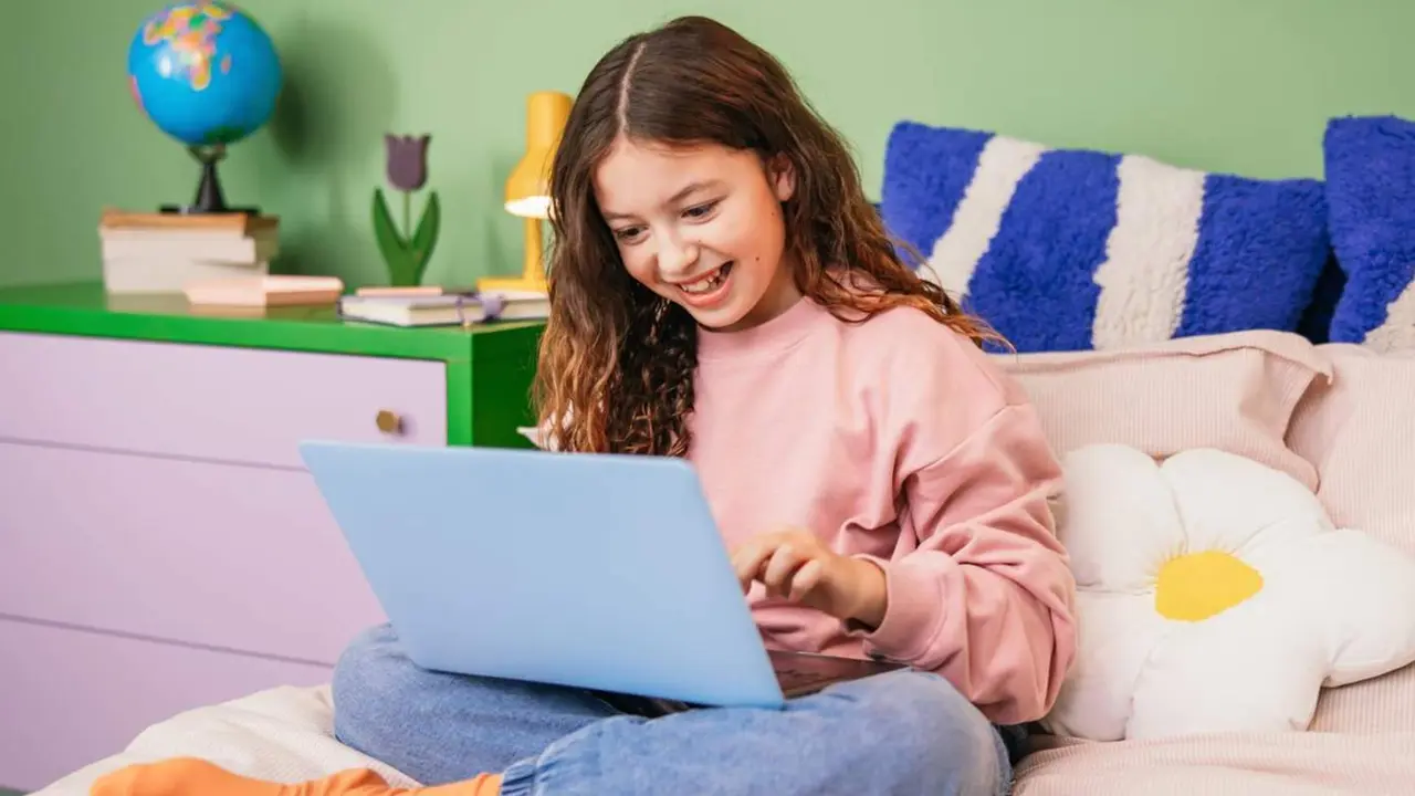  Archivo - Estudiantes espa&ntilde;oles mejoran sus notas y su confianza con clases particulares individuales on line, seg&uacute;n un estudio - GOSTUDENT - Archivo 