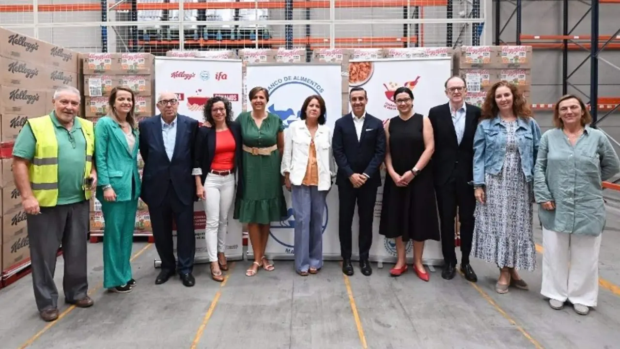  La directora del Banco de Alimentos de Madrid; la directora general de Kellanova; el director del Grupo IFA; la directora de asuntos corporativos de Kellanova; y el vocal del Comit&eacute; Ejecutivo de FESBAL. - FESBAL 