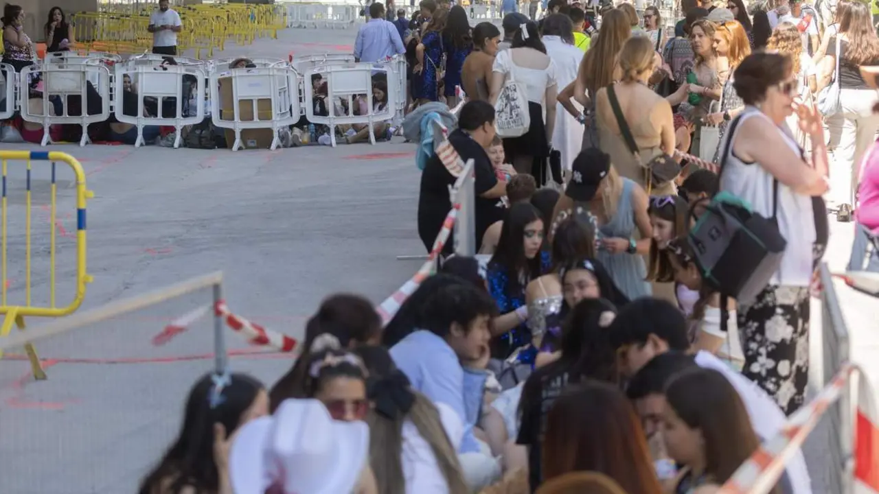  Ambiente previo a la primera de las dos actuaciones de Taylor Swift en el Santiago Bernab&eacute;u, a 29 de mayo de 2024, en Madrid (Espa&ntilde;a). - Eduardo Parra - Europa Press 