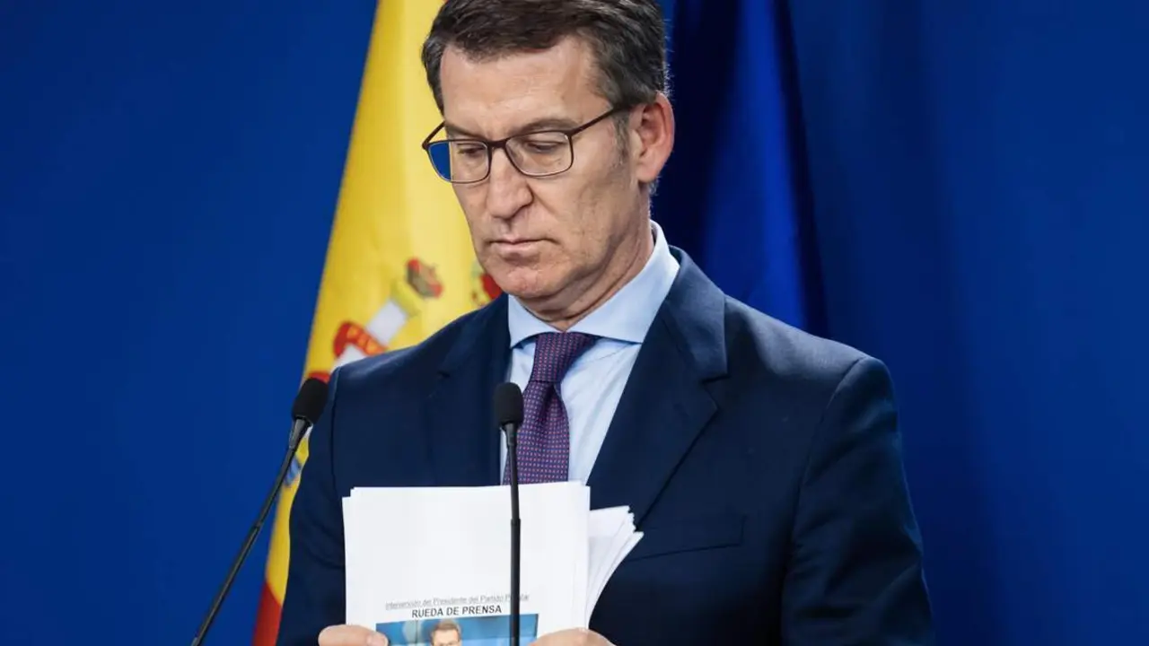  Archivo - El l&iacute;der del PP, Alberto N&uacute;&ntilde;ez Feij&oacute;o, durante una rueda de prensa, en la sede del partido en la calle G&eacute;nova, a 11 de enero de 2024, en Madrid (Espa&ntilde;a). - Carlos Luj&aacute;n - Europa Press - Archivo 