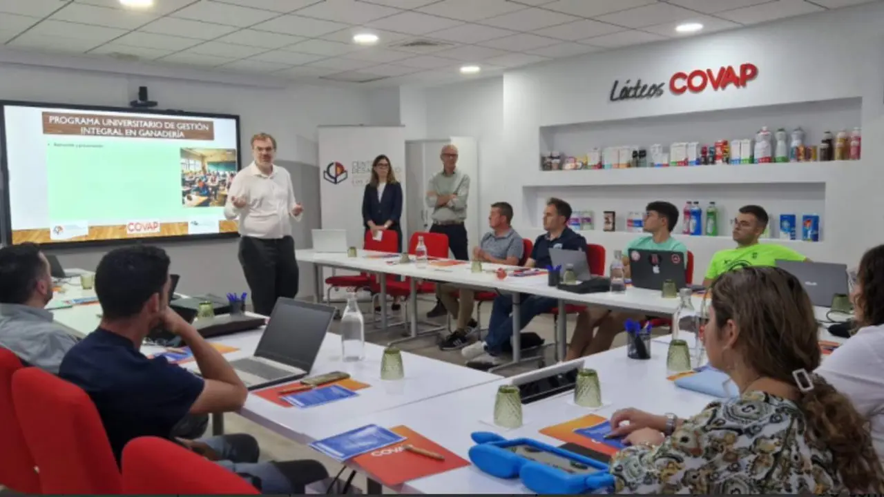 Alfonso Carbonero, director del Centro, inaugura el curso. 