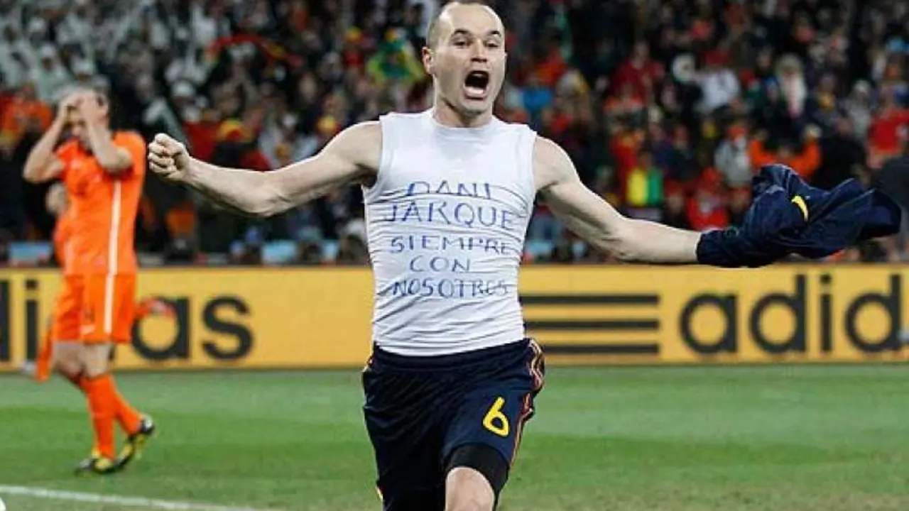  Iniesta celebrando el gol de la final del mundial 