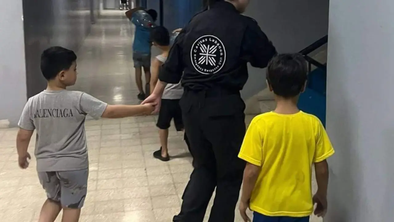  Unos ni&ntilde;os en una escuela en Dekwene (L&iacute;bano). - C&Aacute;RITAS 