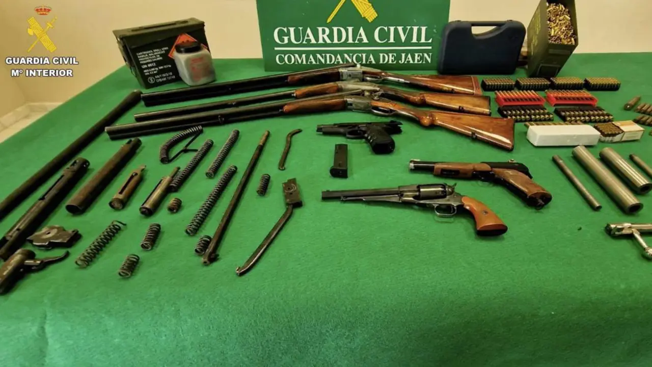  La Guardia Civil desmantela una trama de tr&aacute;fico ilegal de armas y municiones en provincias de Andaluc&iacute;a y Valencia - GUARDIA CIVIL 