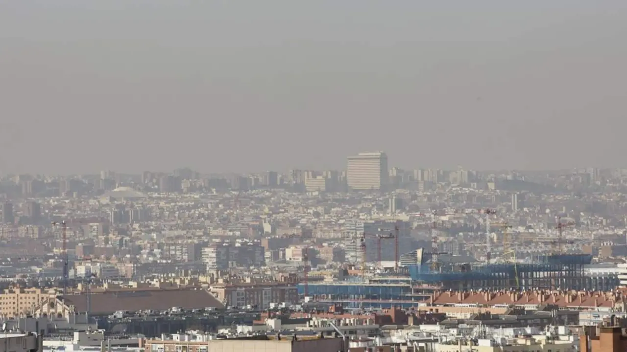  Archivo - Imagen de la boina de contaminaci&oacute;n en Madrid, a 10 de febrero de 2022, en Madrid (Espa&ntilde;a). - Jes&uacute;s Hell&iacute;n - Europa Press - Archivo 