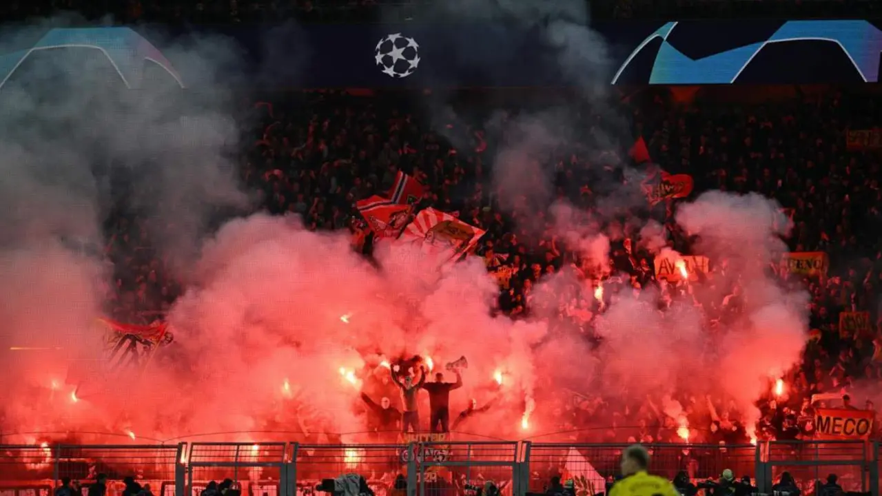  Archivo - Aficionados del Atl&eacute;tico de Madrid durante un partido de Liga de Campeones - Bernd Thissen/dpa - Archivo 