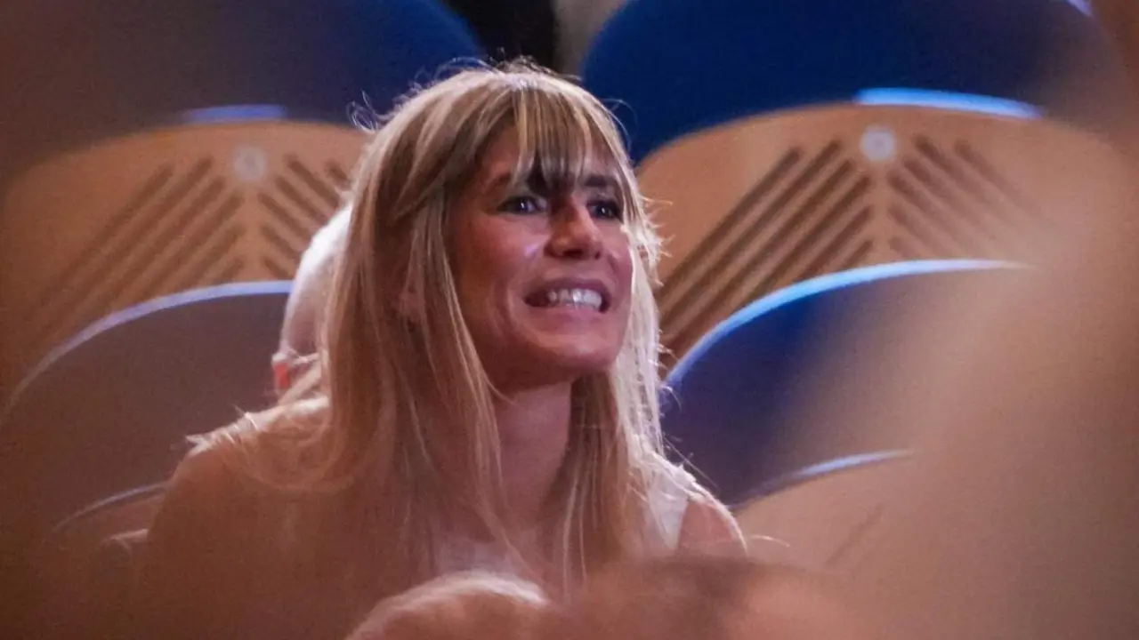  La mujer del presidente del Gobierno, Bego&ntilde;a G&oacute;mez, durante la entrega del Premio Donostia a Pedro Almod&oacute;var, en el Festival de Cine de San Sebasti&aacute;n, a 26 de septiembre de 2024, en San Sebasti&aacute;n, Guip&uacute;zcoa, Pa&iacute;s Vasco (Espa&ntilde;a). Almod&oacute;var ha recogido el p - Unanue - Europa Press 