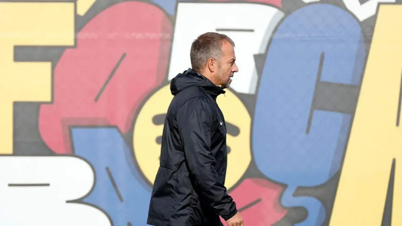  Hansi Flick durante el entreno de hoy EFE | RTVE 