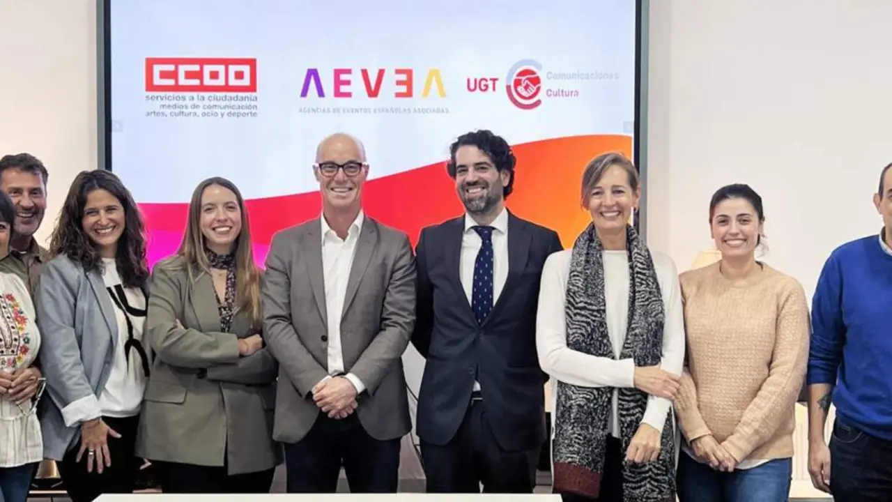  De izquierda a derecha: Ana Mart&iacute;nez, C&eacute;sar Chaves y Cristina Bermejo (CCOO), Natalia infantes (Broseta), C&eacute;sar Gonz&aacute;lez (AEVEA), Alberto Fern&aacute;ndez (Broseta), Beatriz Gonz&aacute;lez-Quevedo (AEVEA), Carolina Mart&iacute;n y Rub&eacute;n Garc&iacute;a (UGT). - AEVEA 