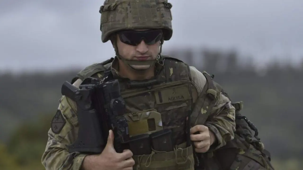  Archivo - Un militar durante un ejercicio, a 21 de marzo de 2024, en Ceuta (Espa&ntilde;a). - Antonio Sempere - Europa Press - Archivo 