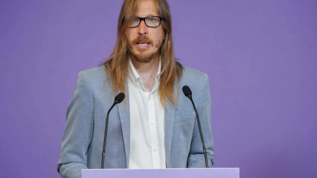  Archivo - El secretario de Organizaci&oacute;n y Portavoz de Podemos, Pablo Fern&aacute;ndez, durante una rueda de prensa, a 2 de septiembre de 2024, en Madrid (Espa&ntilde;a). - Alejandro Mart&iacute;nez V&eacute;lez - Europa Press - Archivo 