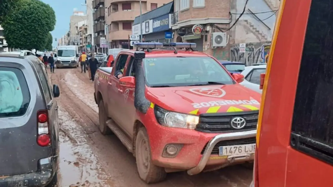  Bomberos del CPB trabajan en Valencia para apoyar en labores de b&uacute;squeda y rescate de personas - CPB 