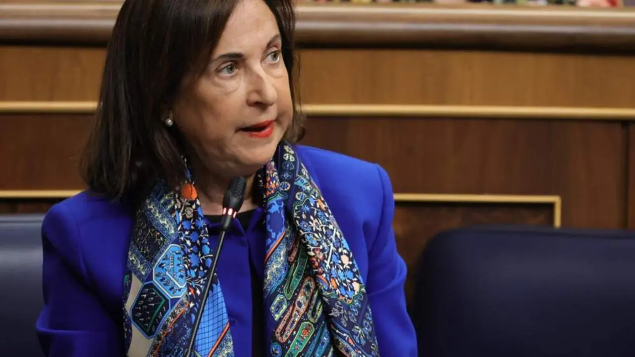 Archivo - La ministra de Defensa, Margarita Robles, interviene durante la sesi&oacute;n de control al Gobierno, en el Congreso de los Diputados. - Jes&uacute;s Hell&iacute;n - Europa Press - Archivo 