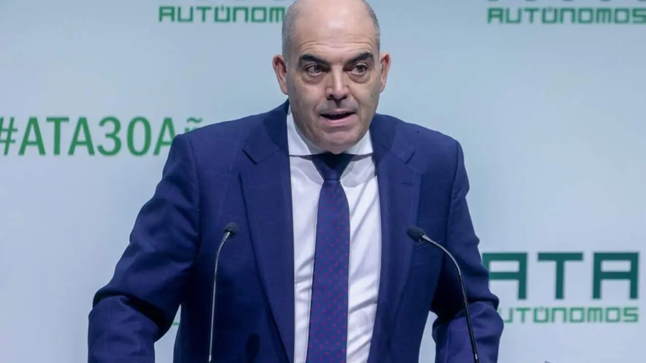  El presidente de ATA, Lorenzo Amor, interviene durante la entrega de premios &lsquo;Aut&oacute;nomo del A&ntilde;o&rsquo;, en el Auditorio Santander, a 21 de octubre de 2024, en Madrid (Espa&ntilde;a). - Ricardo Rubio - Europa Press 