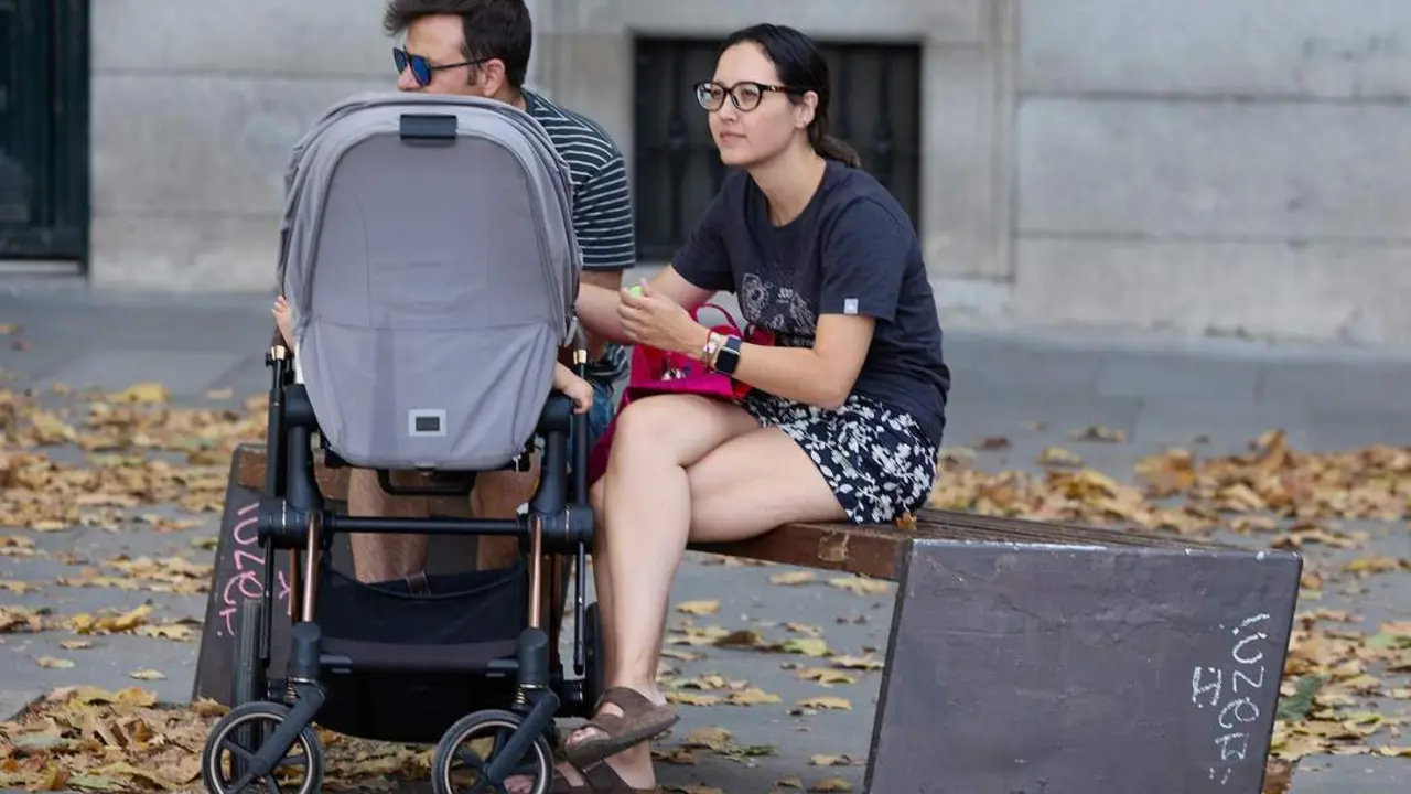  Archivo - Una pareja con un beb&eacute;. - Jes&uacute;s Hell&iacute;n - Europa Press - Archivo 