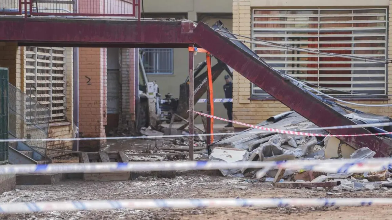  El colegio Luis Vives tras el derrumbe del porchado, a 24 de noviembre de 2024, en Massanassa - Jorge Gil - Europa Press 