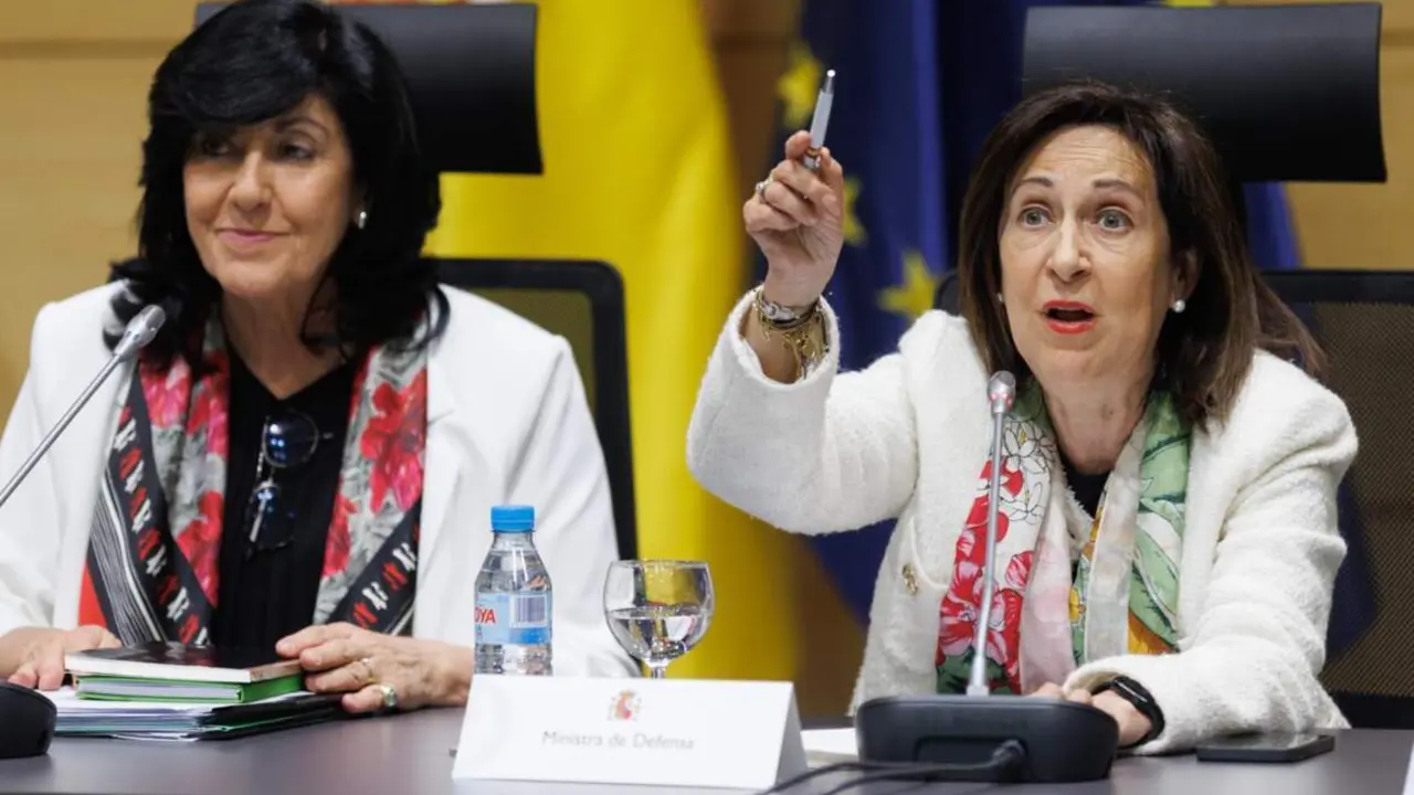  Archivo - La directora del CNI, Esperanza Casteleiro (i), y la ministra de Defensa, Margarita Robles (d). - Eduardo Parra - Europa Press - Archivo 
