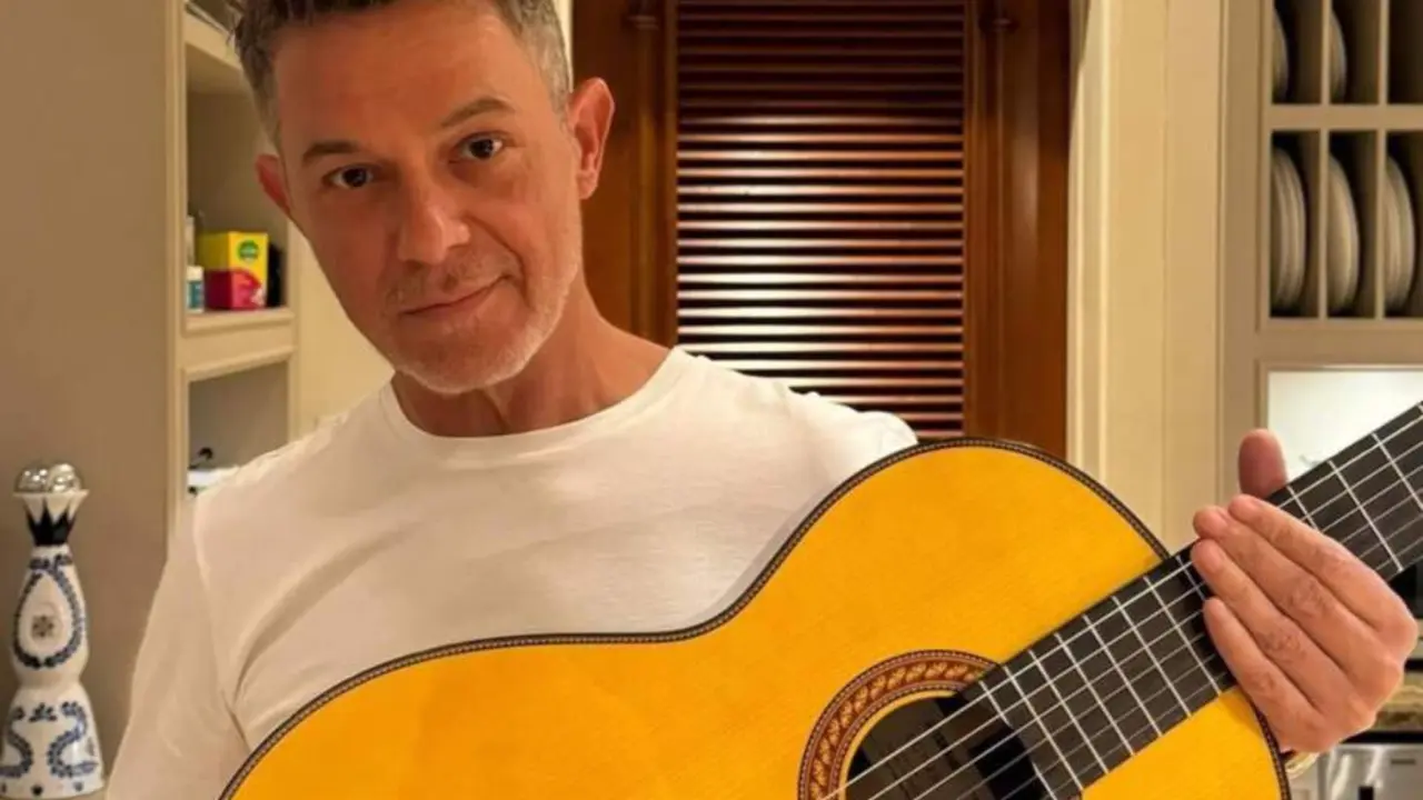  Alejandro Sanz y su guitarra - FUNDACI&Oacute;N M&Uacute;SICOS POR LA SALUD 