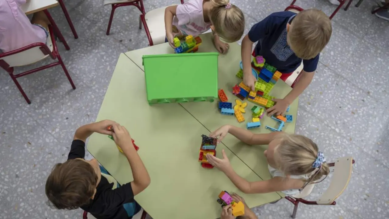  Archivo - Varios ni&ntilde;os juegan en el colegio - Jorge Gil - Europa Press - Archivo 